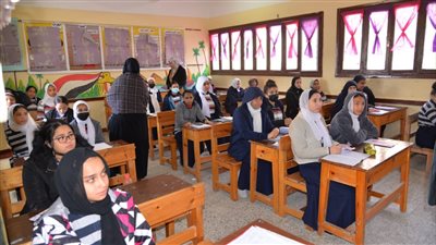 طلاب الشهادة الإعدادية بالإسماعيلية يبدأون امتحان مادة العلوم