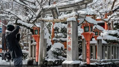 شلل في حركة النقل اليابانية بسبب الثلوج الكثيفة والبرد 