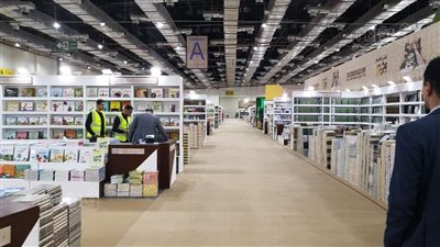 رئيس الوزراء يفتتح معرض الكتاب ويتفقد جناح وزارة الداخلية