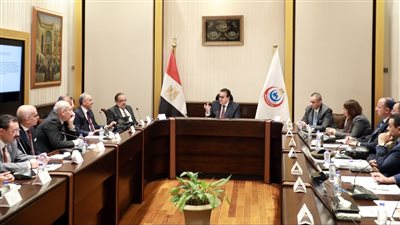 وزير الصحة يجتمع باللجنة الاستشارية العليا لطب الأسنان 