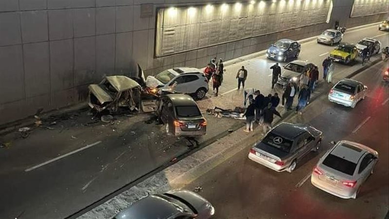 تصادم عدة سيارات