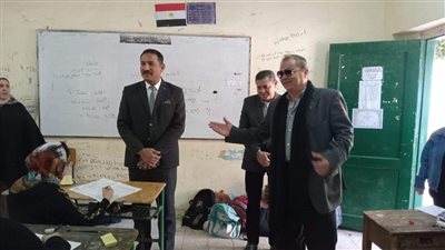 وكيل وزارة التربية والتعليم يتفقد امتحانات الشهادة الإعدادية بلجان الجيزة