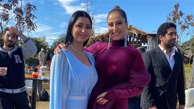 كلوديا حنا صديقة حنان مطاوع فى مسلسل 