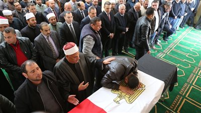 محافظ كفر الشيخ والقيادات الأمنية يشيعون جثمان شهيد الشرطة 