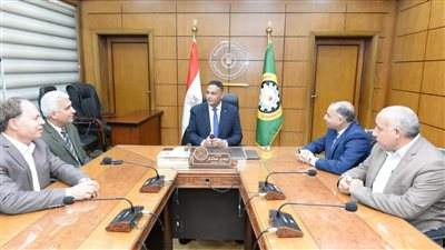 محافظ الدقهلية يلتقي بمساعد وزير الري ورئيس قطاع الرصد (صور)