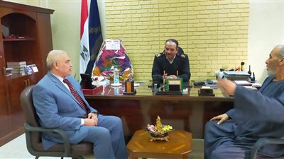 رئيس مركز فاقوس يتابع أعمال النظافة (صور)