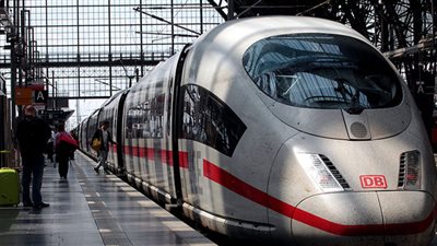 مقتل شخصين وإصابة 5 آخرين في حادث طعن على متن قطار بألمانيا