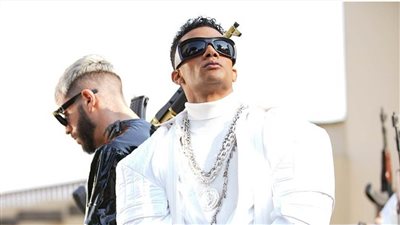 نمبر وان، محمد رمضان يروج لأغنيته الجديدة بمسدسات ذهب