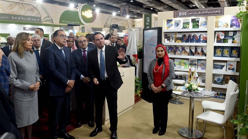 مدبولي يتفقد جناح