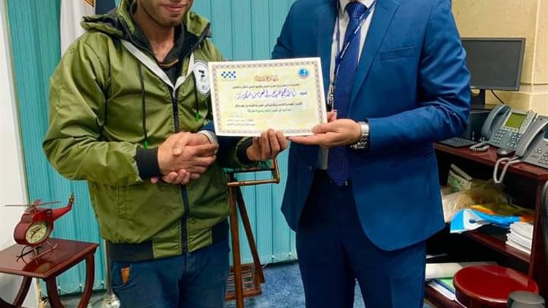 تكريم عامل بمطار