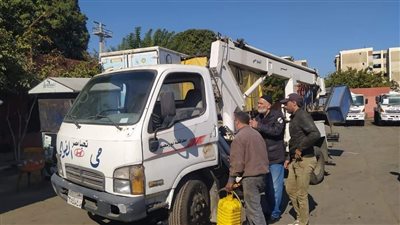 رئيس ضواحي بورسعيد تتفقد سير العمل داخل إدارة النقل الميكانيكى (صور)