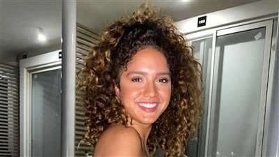 رنا رئيس، الفنانة الشابة تطل على الشاشة بفستانين زفاف في يوم واحد