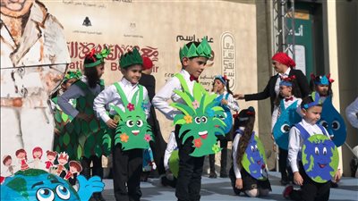 معرض الكتاب 2023، الجمهور يتفاعل مع عروض كورال الأطفال (فيديو)