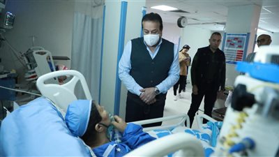 وزير الصحة يكافئ الفرق الطبية والإداريين والعمال بمستشفى قليوب التخصصي