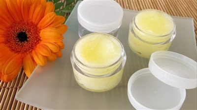 فوائد الفازلين، أفضل مرطب للبشرة ومزيل للمكياج