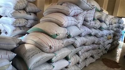 حجز صاحب مخزن حجب 10 أطنان أرز ودقيق عن التداول في الجيزة