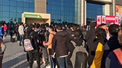 معرض الكتاب 2023، طوابير لجمهور اليوتيوبر يحيى عزام لتوقيع روايته (صور)