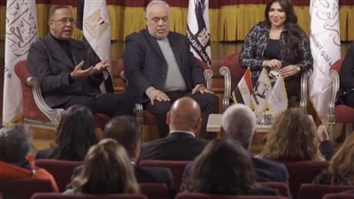 أشرف عبد الباقي يطالب بتسهيل التصوير في الأماكن السياحية