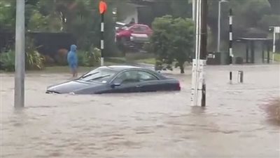 المياه تغمر أكبر مدن نيوزيلندا وسط هطول الأمطار بغزارة (صور)