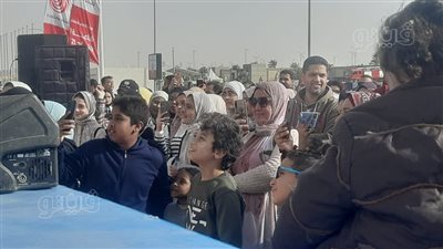 معرض الكتاب 2023، تجمع الأطفال والكبار لمشاهدة عروض الأراجوز (فيديو)