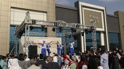 تفاعل كبير من جمهور معرض الكتاب مع فرقة الإسماعيلية للفنون الشعبية