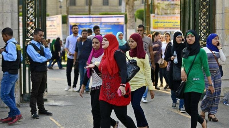 طلاب الجامعات -صورة