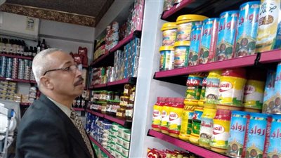 تحرير 7 محاضر عدم الإعلان عن السعر وضبط أطعمة مجهولة في حملة تموين ببداري أسيوط 