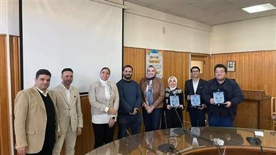 تكريم فريق طلابي بعلوم المنصورة نشر بحثا علميا تطبيقيا فى مجلة دولية 
