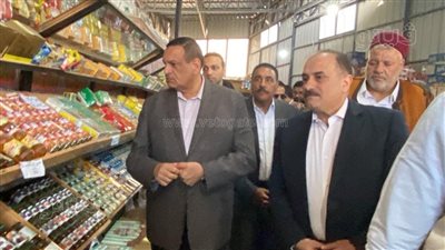 وزير التنمية المحلية ومحافظ مطروح يتفقدان معرض السلع الغذائية المخفضة