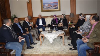 محافظ بورسعيد يلتقي رئيس قطاع الحسابات والمديريات في وزارة المالية (صور) 