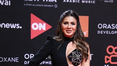 نجلاء بدر، تعليق الفنانة على فستانها المثير 