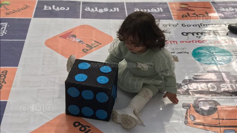 الاطفال يستمتعون