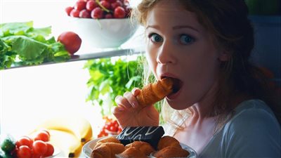 وجبات خفيفة في الليل مشبعة وتساعد على النوم بسعرات حرارية قليلة