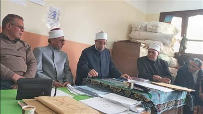 رئيس الامتحانات بالمعاهد الأزهرية يوجه باستيفاء الطلاب حقوقهم أثناء التصحيح