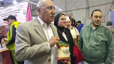  رئيس تجارية الإسماعيلية يتابع توافر السلع بمعرض أهلا رمضان لليوم الثالث على التوالي (صور)