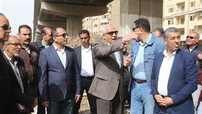 محافظ الجيزة يعاين الأعمال الإنشائية الجارية لمواقف السرفيس الحضارية بقطاع المريوطية