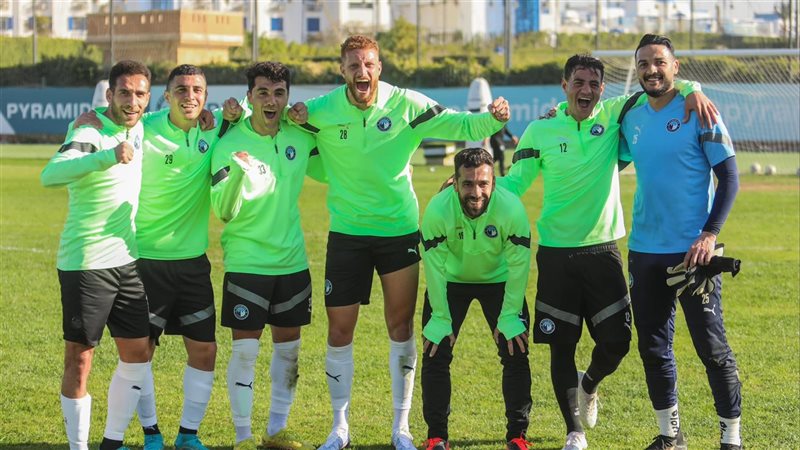 بيراميدز، فيتو