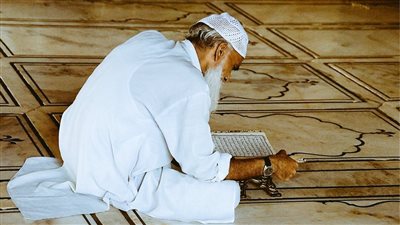  تفسير رؤية رجل الدين في المنام وعلاقته بالتحذير من ارتكاب الذنوب