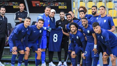 لفتة طيبة من لاعبي إنبي تجاه مؤمن زكريا في استاد بتروسبورت (صور)