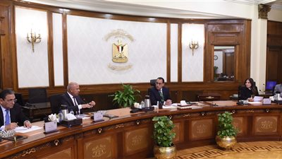 الحكومة تتابع إجراءات انتقال الموظفين للعمل من العاصمة الإدارية الجديدة.. كامل الوزير: جار التعاقد على منظومة التاكسى الذكي