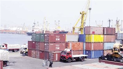 الغرف التجارية تكشف قيمة البضائع الموجودة بالموانئ (فيديو)
