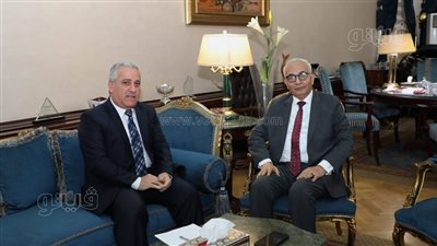 وزير التعليم يلتقي رئيس الهيئة الوطنية للصحافة لمناقشة أوجه التعاون المشترك