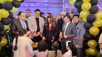 محافظ دمياط تفتتح معرض السلع الأساسية 