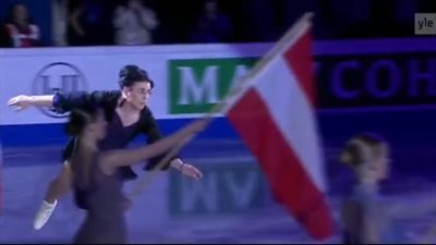 موقف محرج في حفل افتتاح بطولة أوروبا للتزحلق