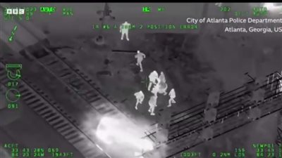 سرق سيارة الشرطة الأمريكية فأنقذته قبل أن يسحقه القطار 