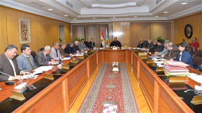 محافظ أسيوط يترأس اجتماع استكمال أعمال تشغيل الشبكات بمشروع صرف ديروط 