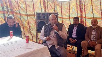 رئيس مركز الواحات بالجيزة يكرم كبير فنيي الكهرباء لخروجه للمعاش (صور) 