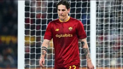 نجم روما يستعين بالشرطة بعد محاصرة منزله من الألتراس 