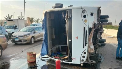 استعجال التقرير المروري في مصرع شخص وإصابة ٢ بانقلاب ميني باص بالقاهرة الجديدة