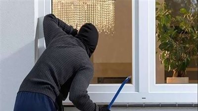 القبض على عاطلين تخصصا في سرقة السيارات والشقق بأسلوب المفتاح المصطنع